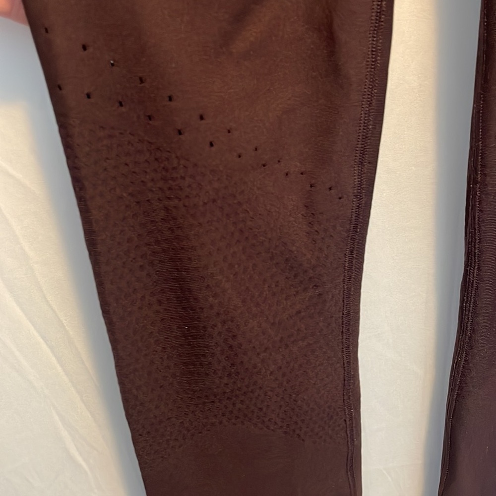 Excellent Condition Lululemon Dark Red Wine In Focus Tight Run Leggings Size 4 - Picture 4 of 12